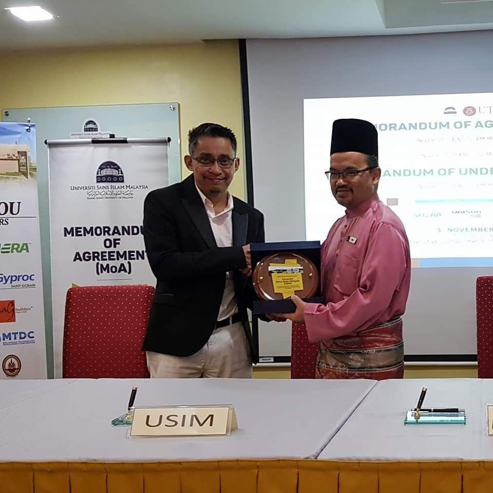 photo6215446976376450724