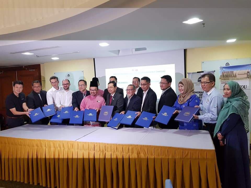 photo6215446976376450726