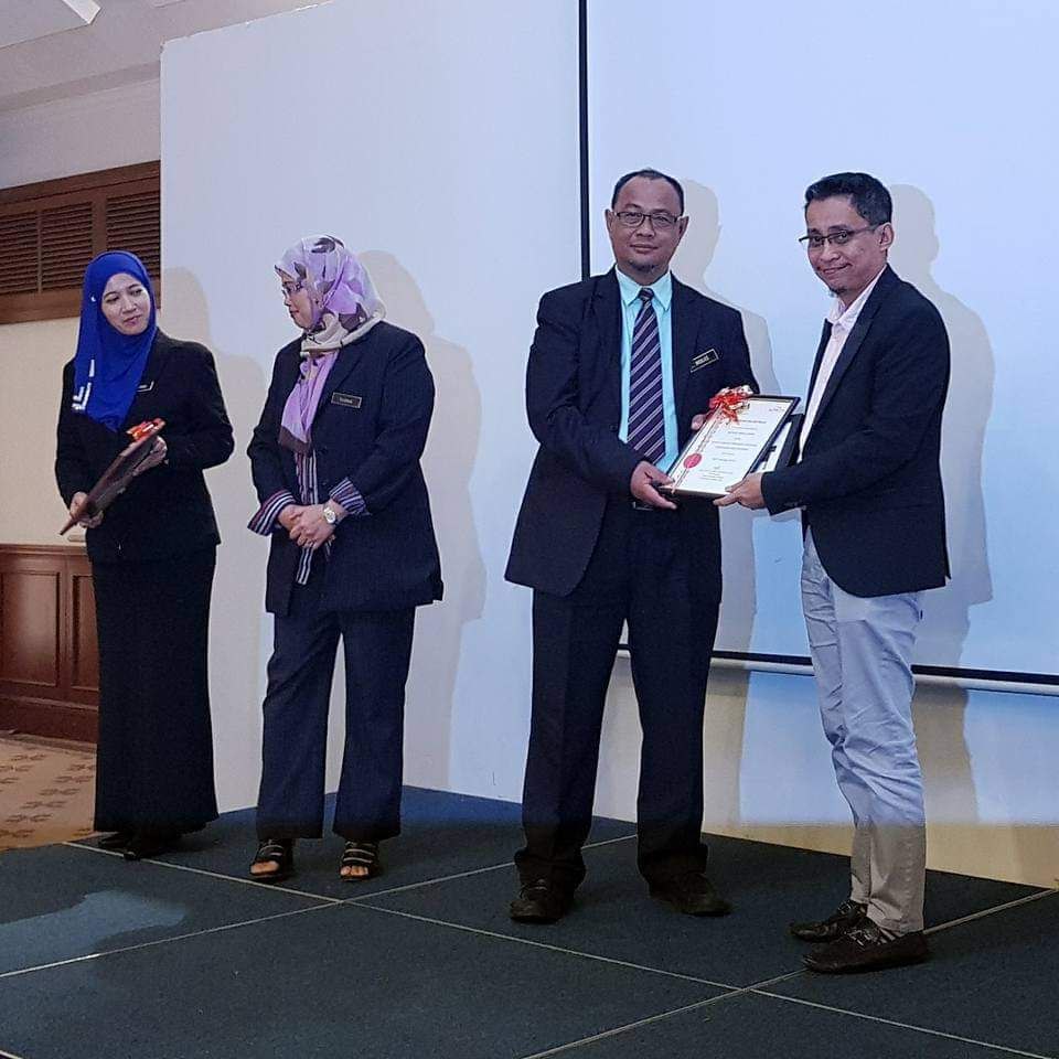 photo6215446976376450729