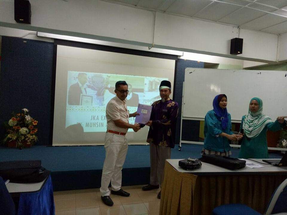 photo6215446976376450753