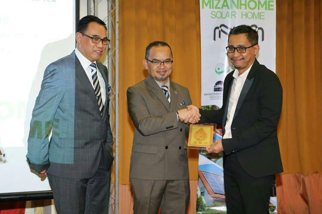 photo6215446976376450773